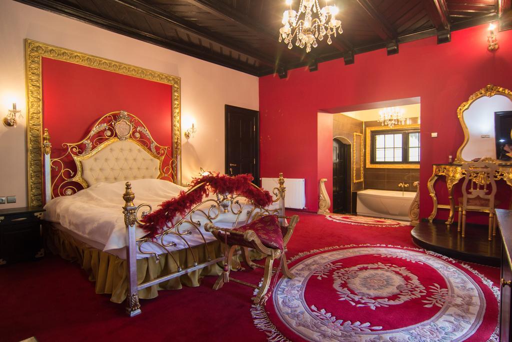 Hotel Casa Cu Farfurii Sinaia Habitación foto